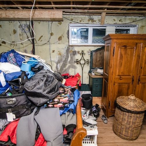 Retirada de enseres y objetos acumulados en vivienda con síndrome de Diógenes